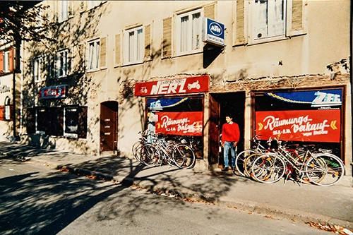 Historisches Foto aus dem Jahr 1987 – Räumungsverkauf vor dem großen Umbau